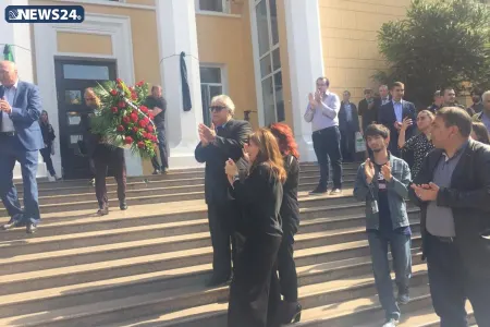 Əfsanəvi bəstəkar son mənzilə alqışlarla yola salındı - FOTO