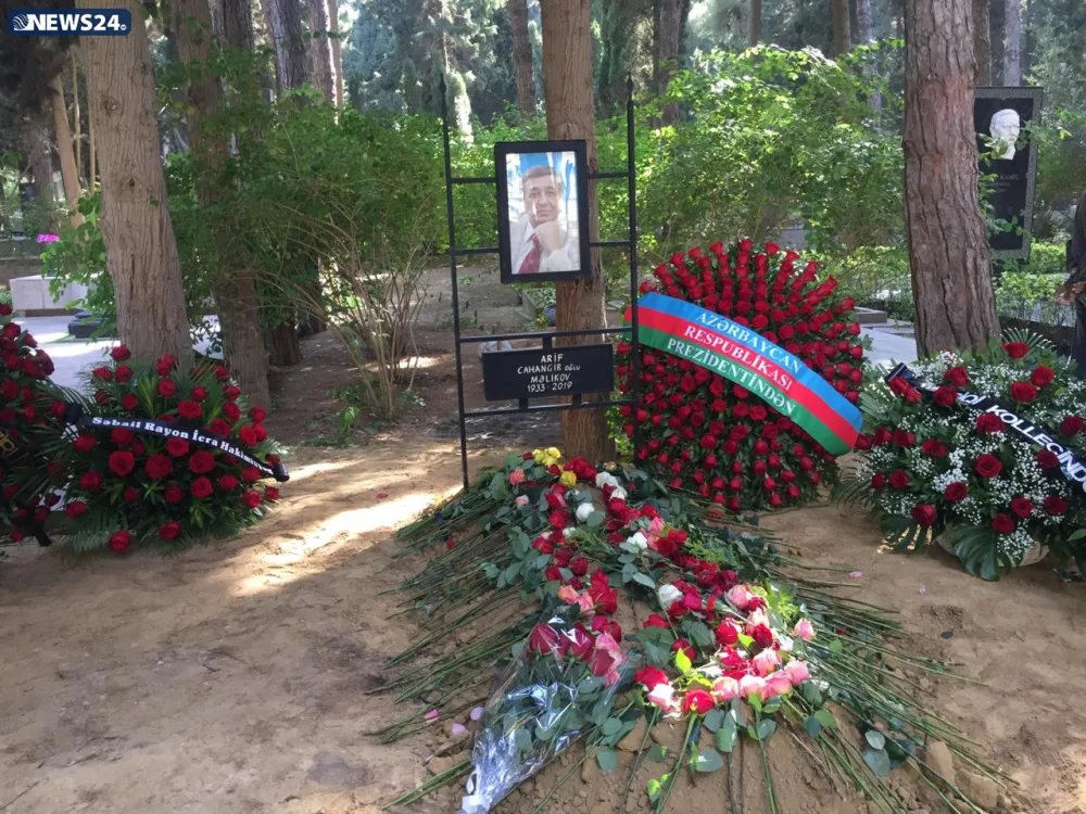 Əfsanəvi bəstəkar son mənzilə alqışlarla yola salındı - FOTO