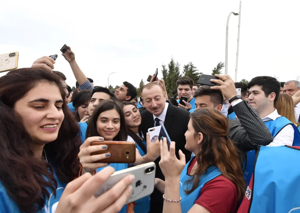 Prezident İlham Əliyev və ailəsi ağacəkmə aksiyasında - FOTOLAR - YENİLƏNİB