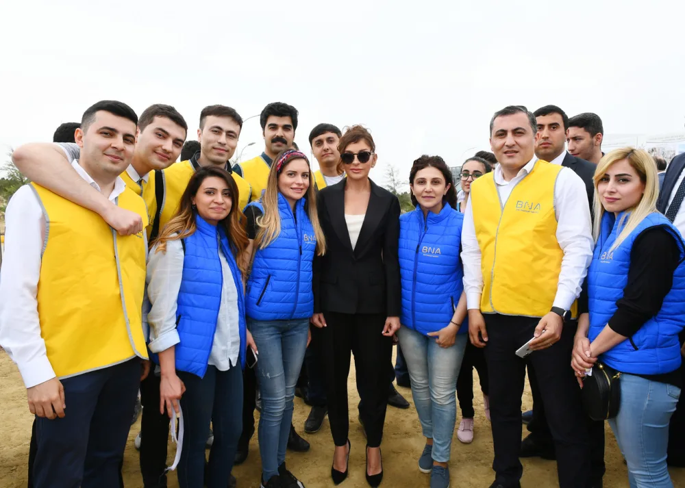 Prezident İlham Əliyev və ailəsi ağacəkmə aksiyasında - FOTOLAR - YENİLƏNİB
