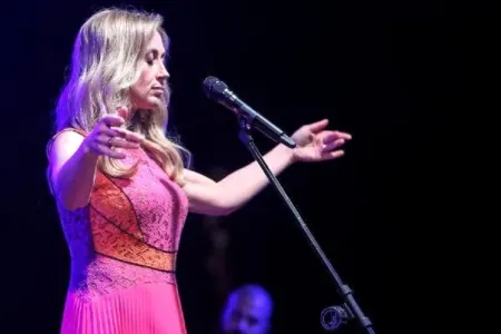 Məşhur müğənni konsert - ŞƏRTLƏRİ İLƏ BEZDİRDİ - VİDEO