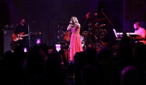 Məşhur müğənni konsert - ŞƏRTLƏRİ İLƏ BEZDİRDİ - VİDEO