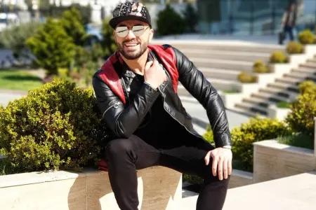 Kərim özünü öldürmək istəyir: - "Balamın canına and içirəm ki, damarlarımı kəsəcəm"