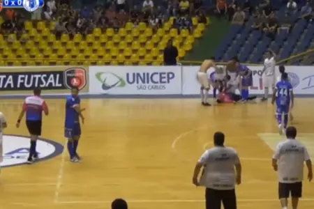 Braziliya çempionatında hakim oyun vaxtı ölüb - VİDEO