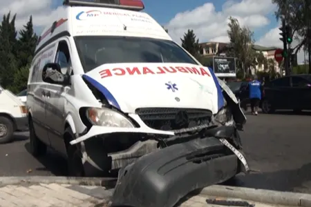 "Təcili yardım maşınında qəzaya düşənlərin vəziyyəti ağırdır"