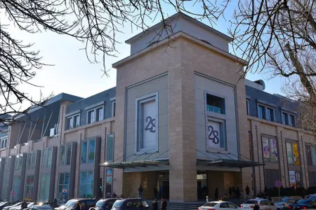 "28 Mall"-da yanğın həyəcanı - İNSANLAR TƏXLİYYƏ OLUNDU - VİDEO