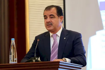 Elmar Vəliyevə zərbə - ƏLİNDƏN ALDILAR - FOTO