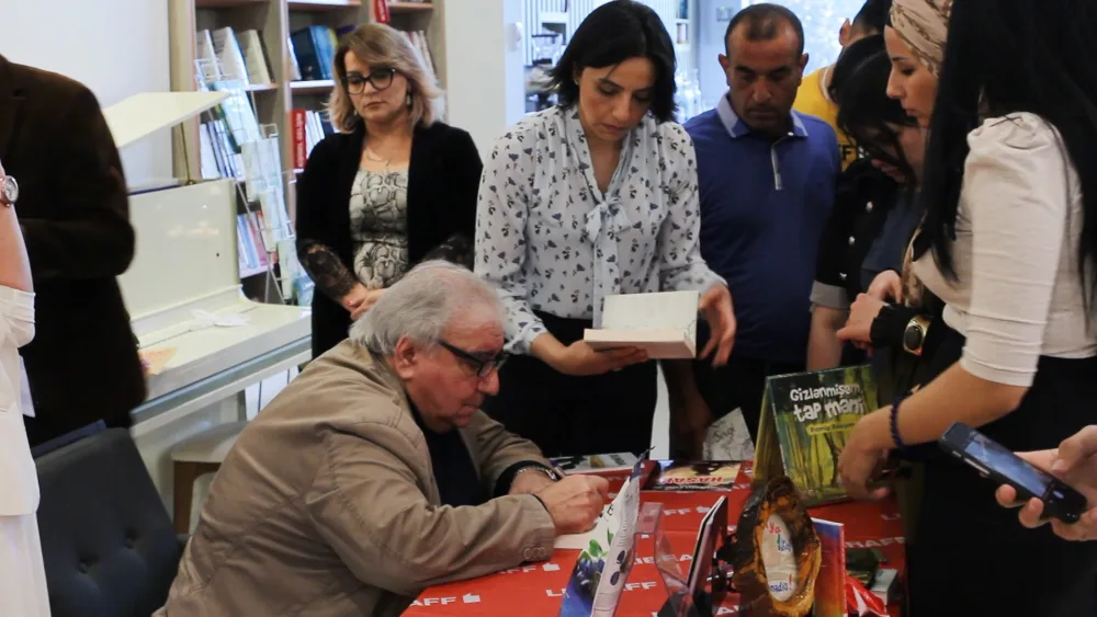"Mənim ilham pərim Türkiyədədir" - Ramiz Rövşənin kitabları təqdim olundu - FOTO/VIDEO