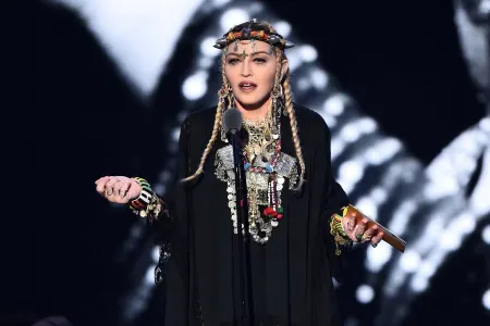 Etirazlara baxmayaraq - Madonna Tel-Əvivə gəldi - VİDEO