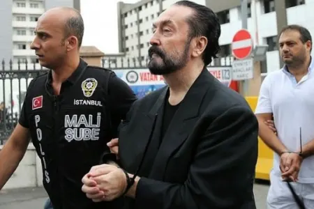 Adnan Oktarın həbsxanadan yayılan şəkli görənləri heyrətə gətirdi - Foto