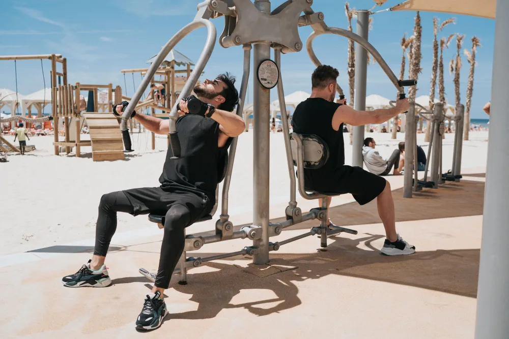 Çingizlə Lazarev dəniz kənarında idman etdilər - Maraqlı video