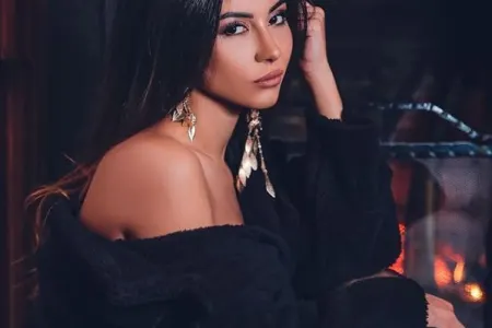“Boş yerə özünüzü öldürməyin” - Aysel Əlizadə mini ətəkdə/ Foto