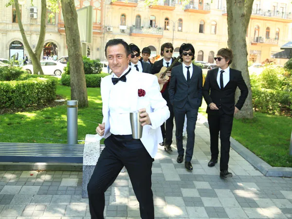 Bakıda əfsanəvi ingilis personajların paradı başlayıb - FOTOSESSİYA