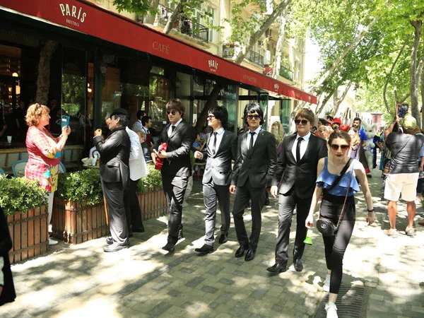 Bakıda əfsanəvi ingilis personajların paradı başlayıb - FOTOSESSİYA