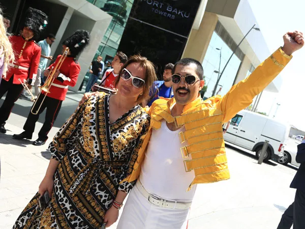 Bakıda əfsanəvi ingilis personajların paradı başlayıb - FOTOSESSİYA