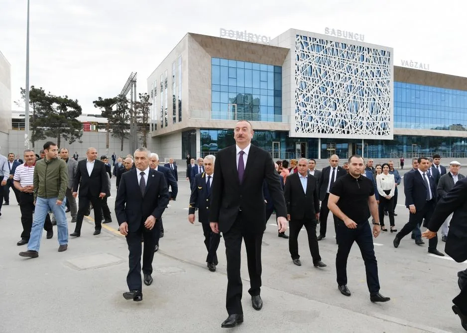 İlham Əliyev Sabunçu dəmir yolu vağzalı kompleksinin açılışında iştirak edib - FOTOLAR