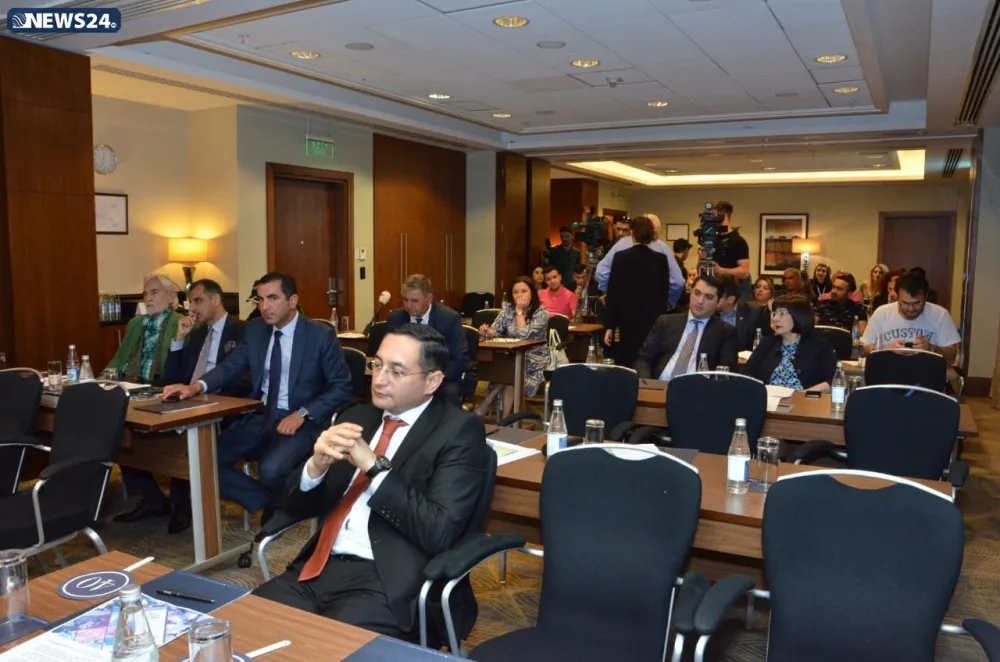 Bakıda ilk dəfə rəsm əsərləri auksionda satışa çıxarıldı