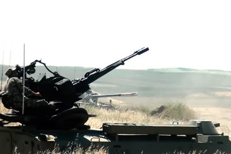 Təlimdə tank bölmələri tapşırıqları yerinə yetirərkən - FOTO - VİDEO