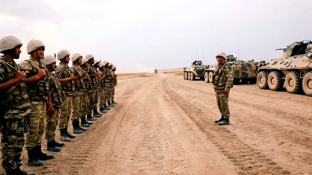 Təlimdə tank bölmələri tapşırıqları yerinə yetirərkən - FOTO - VİDEO
