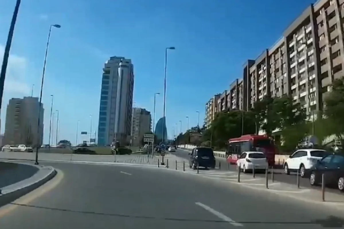 Bakıda "Badımcan taksi"sinin sürücüsündən İNANILMAZ HƏRƏKƏT - HADİSƏNİN GÖRÜNTÜLƏRİ