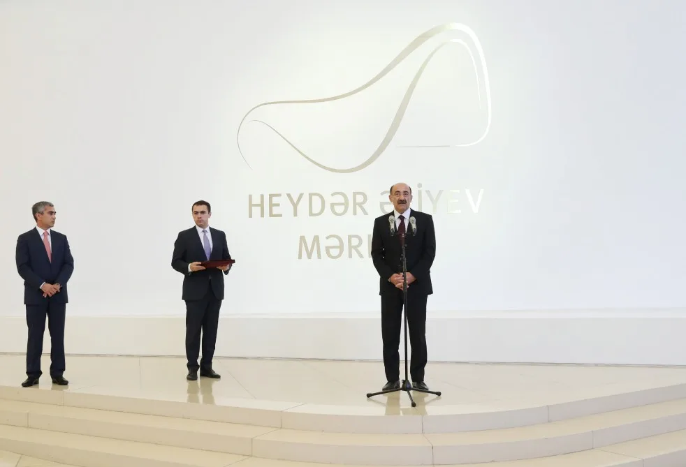 Leyla Əliyeva dünyaşöhrətli rəssam Zurab Seretelinin sərgisində - FOTOLAR