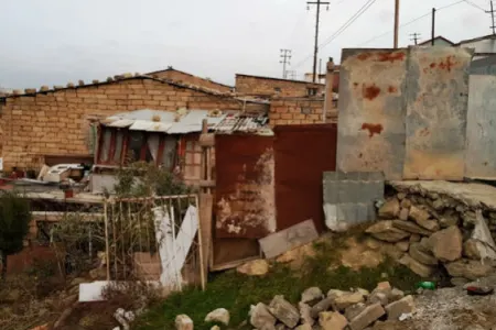 Baş Nazir Bayıl sürüşmə zonasında yaşayan sakinlərin köçürülməsi ilə bağlı - SƏRƏNCAM İMZALADI