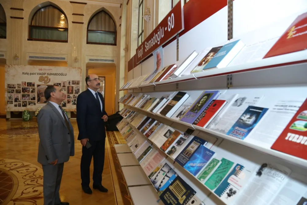 Milli Dram Teatrında Xalq şairi Vaqif Səmədoğlunun xatirəsi yad edilib - FOTOLAR