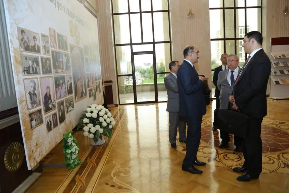 Milli Dram Teatrında Xalq şairi Vaqif Səmədoğlunun xatirəsi yad edilib - FOTOLAR