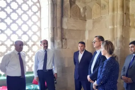 Mədəniyyət naziri Diri Baba türbəsində - FOTO