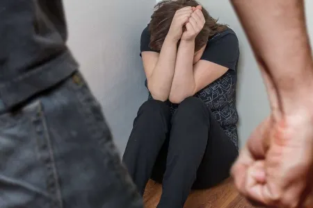 Bakıda məktəb müəlliməsini döydülər - – CİNAYƏT İŞİ AÇILDI