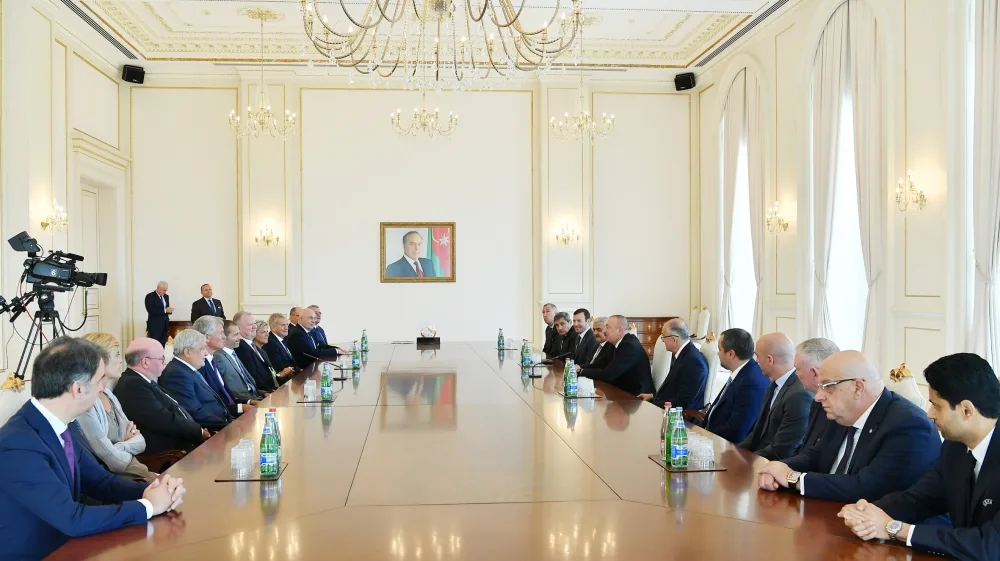Prezident İlham Əliyev UEFA-nın nümayəndə heyətini qəbul edib - YENİLƏNİB