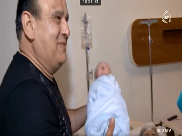 Tacir Şahmalıoğlu 54 yaşında ata oldu- - FOTO