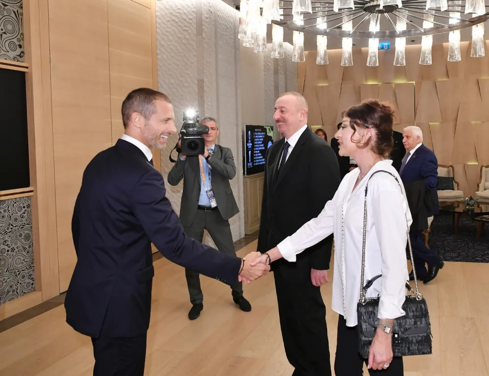 İlham Əliyevdən növbəti jest - azarkeşlərlə bir arada səmimi görüntülər - FOTOSESSİYA