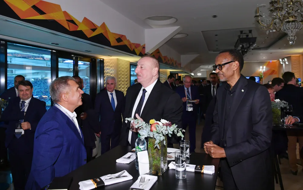 İlham Əliyevdən növbəti jest - azarkeşlərlə bir arada səmimi görüntülər - FOTOSESSİYA