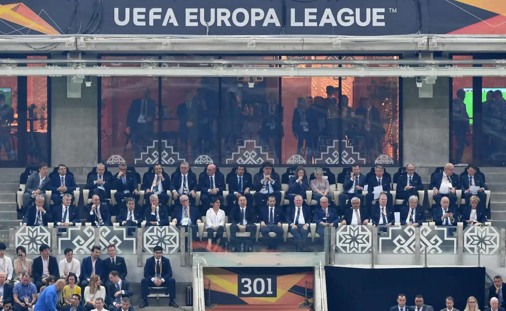 İlham Əliyevdən növbəti jest - azarkeşlərlə bir arada səmimi görüntülər - FOTOSESSİYA