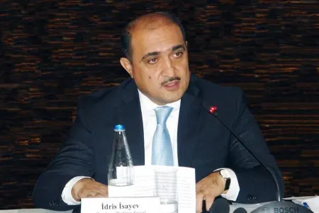 Hər məktəb yalnız bir məktəbli geyimi təsvirini seçə bilər