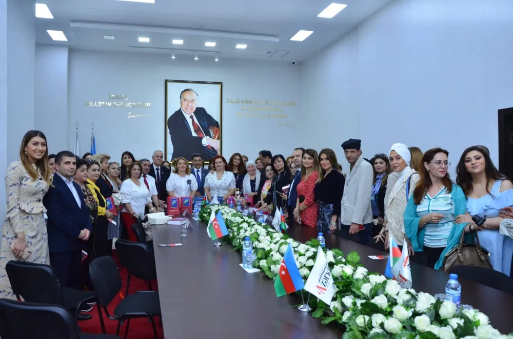 İradə Hü­sey­novanın kitablarının təqdimat mərasimi keçirilib - FOTOLAR