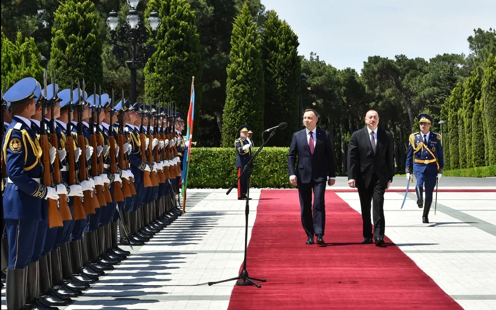 Polşa Prezidenti Bakıda belə qarşılandı - Fotolar
