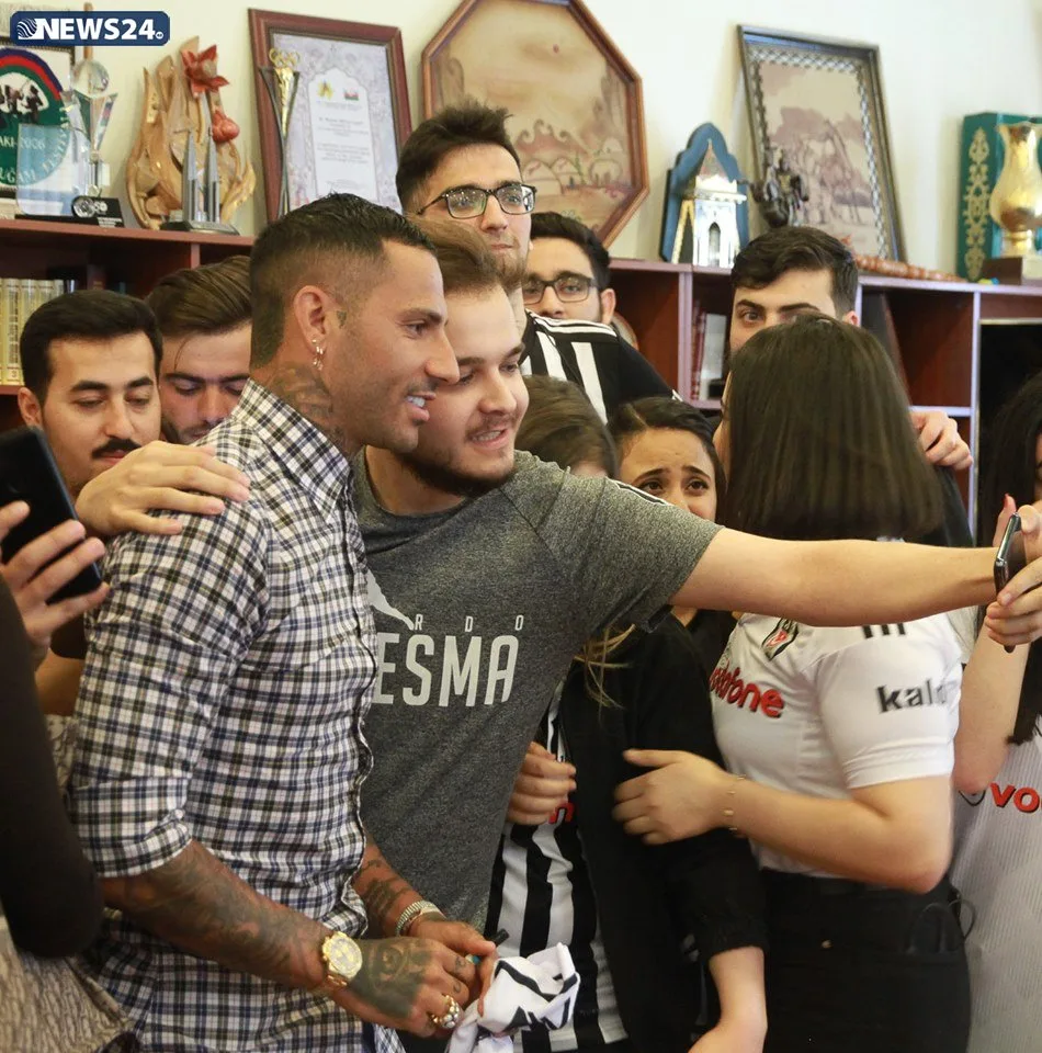 Rikardo Kuarejma Bakıda fanatları ilə GÖRÜNTÜLƏNDİ - FOTO - VİDEO