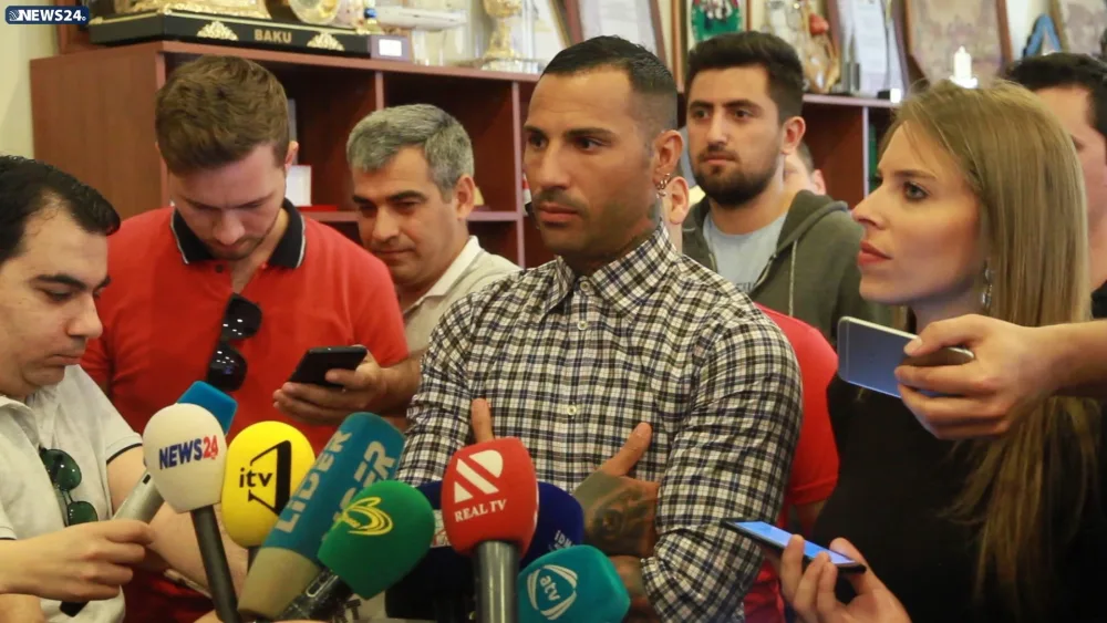 Rikardo Kuarejma Bakıda fanatları ilə GÖRÜNTÜLƏNDİ - FOTO - VİDEO