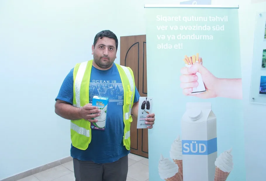 Metroda insanlara pulsuz süd və dondurma paylanıb- - Bakı Metropolitenindən AKSİYA