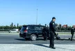 Bakıda avtomobil işıq dirəyini yerindən qoparıb - FOTO