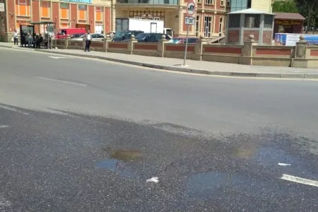 Məhəmməd Hadi küçəsində su sızması baş verib