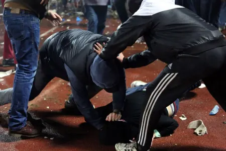 Ruslar azərbaycanlılara hücum edib - xəsarət alanlar var