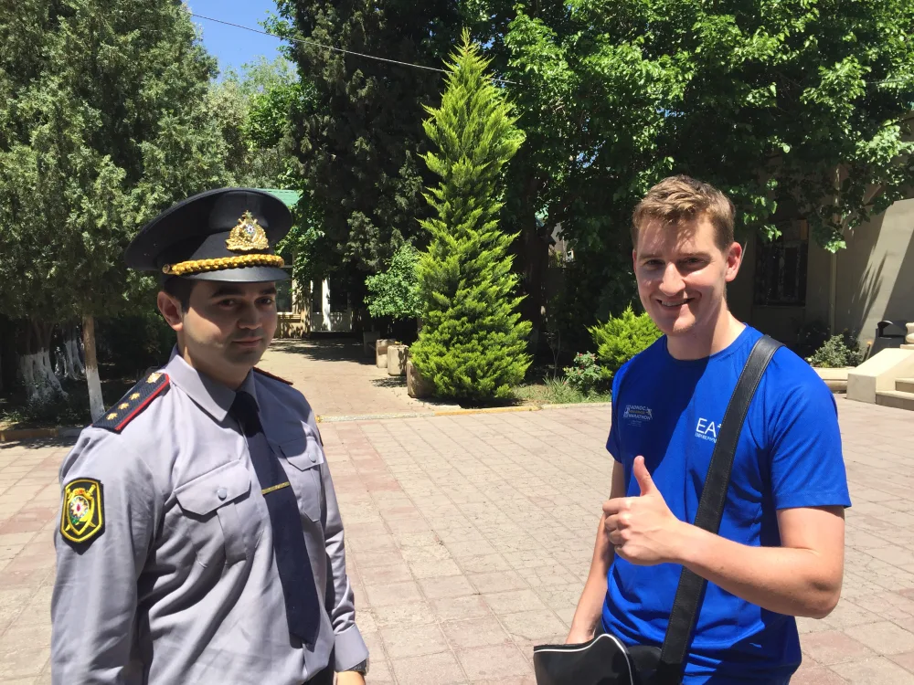 Bakıda irlandiyalı turistin başına iş gəldi - Polis hərəkətə keçdiı