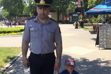 Dənizkənarı Parkda itən azyaşlını polis tapdı - Fotolar