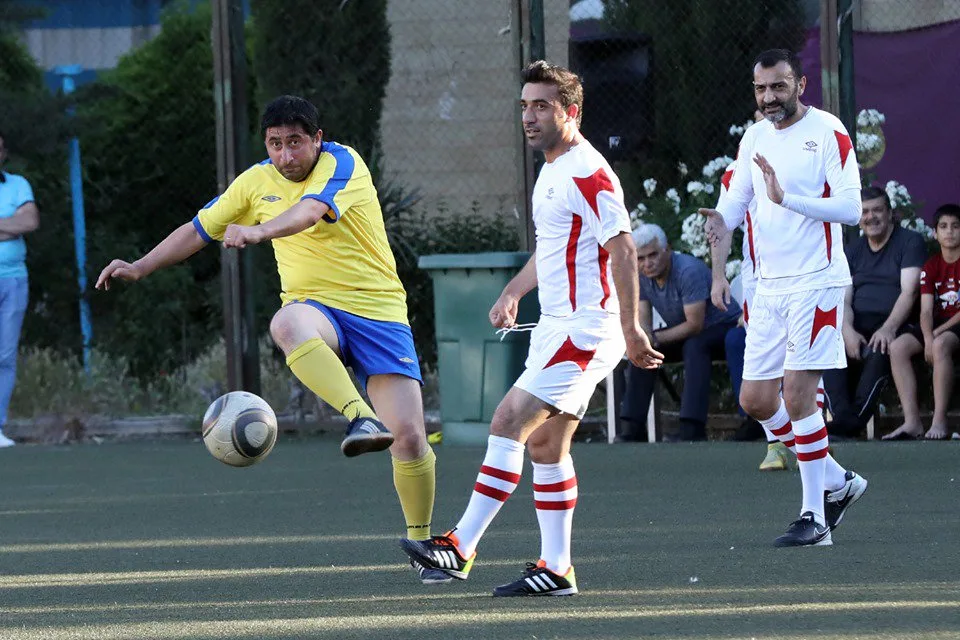 İlham Namiq Kamalın şərəfinə futbol matçı - Məşhurlar meydanda çıxdı- FOTOLAR