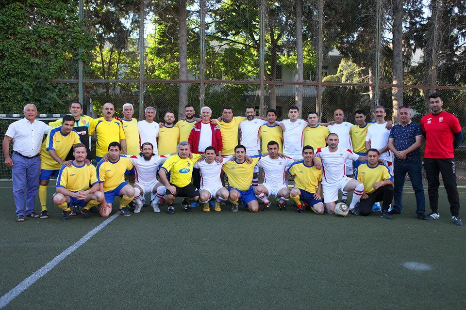 İlham Namiq Kamalın şərəfinə futbol matçı - Məşhurlar meydanda çıxdı- FOTOLAR