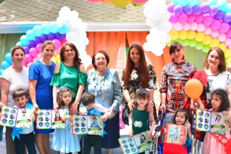 Ombudsman xüsusi qayğıya ehtiyacı olan uşaqlarla görüşüb