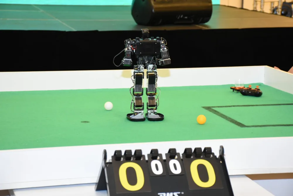 Heydər Əliyev Mərkəzində III Robot Olimpiadası keçirilir - FOTOLAR